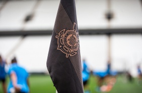 Bandeirinha de escanteio da Arena no treino das meninas do Corinthians Feminino