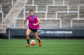 Gabi Zanoti durante treino de reconhecimento do gramado da Arena Corinthians