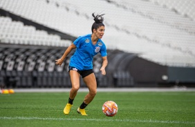 Paulinha durante treino de reconhecimento do gramado da Arena Corinthians