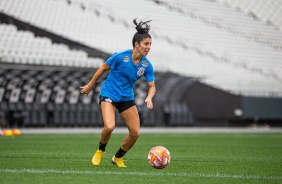 Paulinha durante treino de reconhecimento do gramado da Arena Corinthians