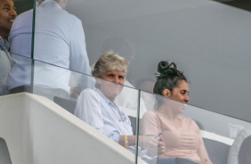 A treinadora Pia Sundhage acompanhando a final do Paulista Feminino na Arena Corinthians