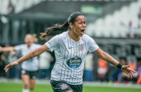 Atacante Victria comemora muito durante final do Paulista Feminino, na Arena Corinthians