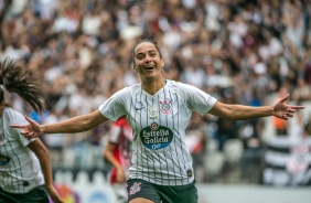 Defensora Juliete feliz com o título do Campeonato Paulista  invicto