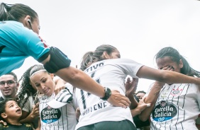 Elenco do Corinthians feminino durante final contra o So Paulo, na Arena