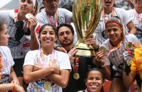 Arthur Elias e comandadas levantam taa de Campeo Paulista Feminino 2019