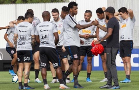 Elenco alvinegro no treinamento desta quinta-feira no CT Joaquim Grava