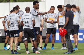 Elenco do Corinthians no treinamento desta quinta-feira no CT Joaquim Grava