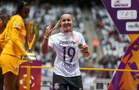 Giovanna Crivelari durante comemorações do título do Campeonato Paulista, pelo Corinthians Feminino