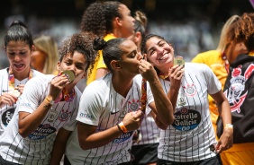 Ingryd, Mimi e Katiscia durante comemoraes do ttulo do Campeonato Paulista