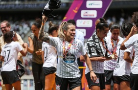 Jogadora Cacau durante comemorações do título do Campeonato Paulista, pelo Corinthians Feminino