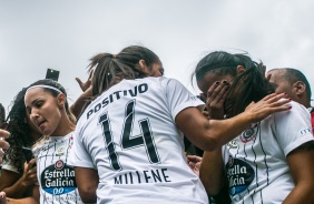 Jogadoras do feminino do Corinthians comemoram ttulo de campes paulistas