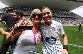 Cacau comemorando o ttulo do Campeonato Paulista Feminino