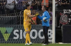 Cássio durante jogo contra o Internacional, na Arena Corinthians, pelo Brasileirão