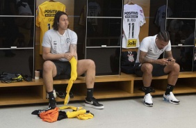 Cássio e Urso no vestiário da Arena Corinthians antes do jogo contra o Internacional