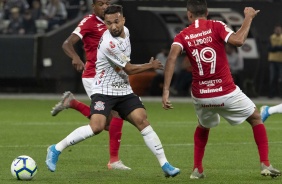 Clayson durante jogo contra o Internacional, na Arena Corinthians, pelo Brasileirão