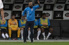 Coelho durante jogo contra o Internacional, na Arena Corinthians, pelo Brasileiro