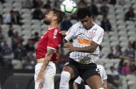 Gil durante jogo contra o Internacional, na Arena Corinthians, pelo Brasileirão
