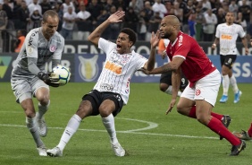 Gustavo durante jogo contra o Internacional, na Arena Corinthians, pelo Brasileiro