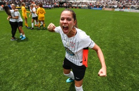 Jogadora rika comemorando o ttulo do Campeonato Paulista Feminino