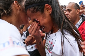 Victória comemorando o título do Campeonato Paulista Feminino