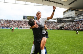 Victria e Arthur Elias comemorando o ttulo do Campeonato Paulista Feminino