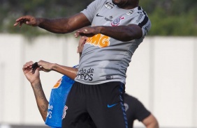 Vagner Love no treinamento desta tera-feira no CT Joaquim Grava