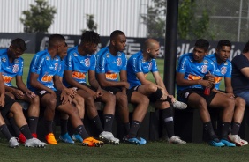 Jogadores do Corinthians no treino desta quarta-feira no CT Joaquim Grava