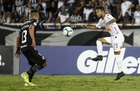 Clayson durante partida contra o Botafogo, no estdio Nilton Santos