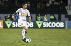 Fagner durante partida contra o Botafogo, no estádio Nilton Santos