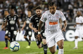 Júnior Urso durante partida contra o Botafogo, no estádio Nilton Santos