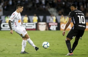 Lateral Fagner durante partida contra o Botafogo, no estádio Nilton Santos