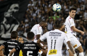 Manoel e Avelar na derrota para o Botafogo, pelo Brasileirão, no estádio Nilton Santos
