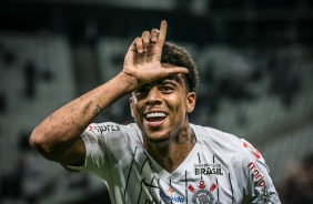 Atacante Gustavo durante jogo contra o Ava, pelo Campeonato Brasileiro