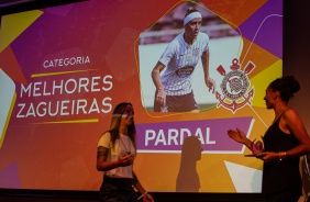 Pardal durante cerimônia de Premiação do Campeonato Paulista Feminino