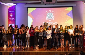 Jogadoras do Feminino durante cerimônia de Premiação do Campeonato Paulista Feminino