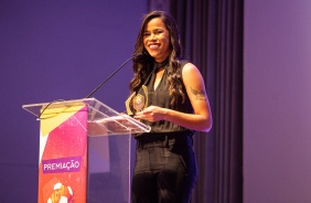 Victória durante cerimônia de Premiação do Campeonato Paulista Feminino