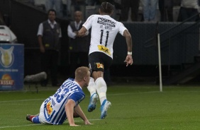 Urso comemorando seu gol contra o Avaí