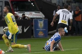 Volante Jnior Urso marcou o segundo gol do Corinthians contra o Ava