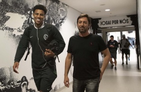 Gustavo e Dulio chegam  Arena Corinthians para duelo contra o Ava, pelo Brasileiro