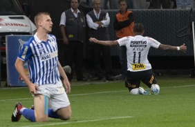 Volante Júnior Urso na vitória sobre o Avaí, na Arena Corinthians, pelo Brasileirão