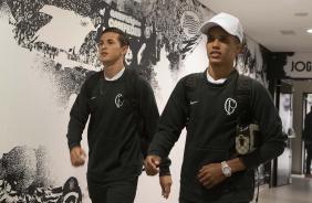 Vital e Pedrinho no vestiário da Arena Corinthians para duelo contra o Avaí