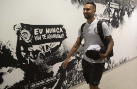Clayson chega à Arena Corinthians para duelo contra o Avaí, pelo Brasileirão
