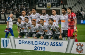 Elenco do Corinthians durante duelo contra o Avaí, pelo Campeonato Brasileiro, na Arena Corinthians