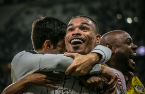 Volante Jnior Urso durante duelo contra o Ava, pelo Campeonato Brasileiro, na Arena Corinthians