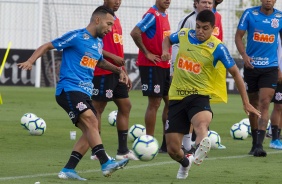 Clayson e Sornoza no treinamento do Corinthians desta sexta-feira, no CT Joaquim Grava