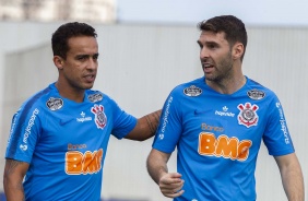 Jadson e Boselli no treinamento do Corinthians desta sexta-feira, no CT Joaquim Grava