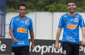 Jadson e Mauro Boselli no treinamento do Corinthians desta sexta-feira, no CT Joaquim Grava