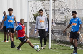 Jnior Urso no treinamento do Corinthians desta sexta-feira, no CT Joaquim Grava