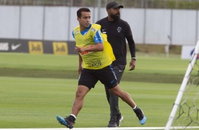 Meia Jadson no treinamento do Corinthians desta sexta-feira, no CT Joaquim Grava