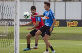 Mndez e Vital no treinamento do Corinthians desta sexta-feira, no CT Joaquim Grava